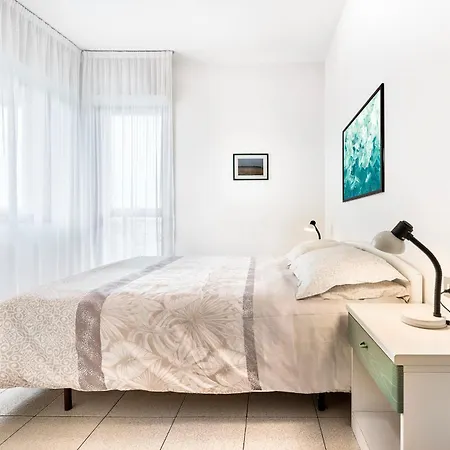 Coast House - Host Solution