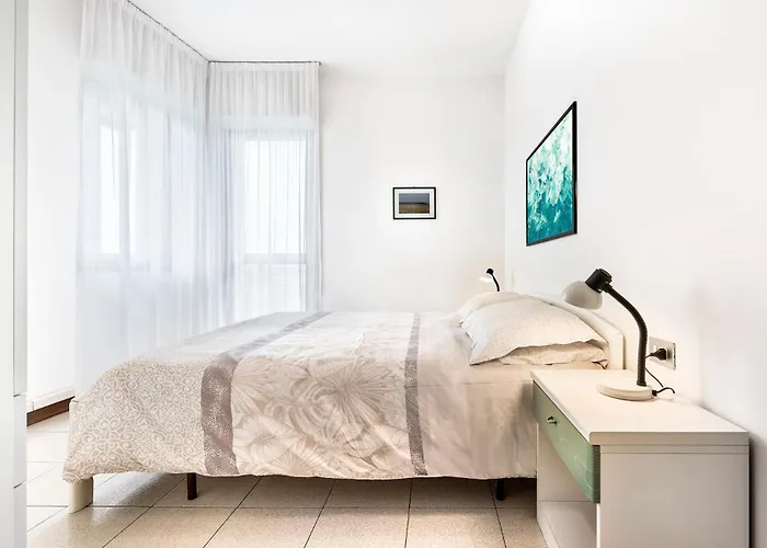 Coast House - Host Solution